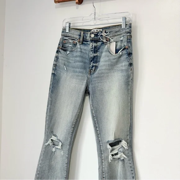 NWT Lulu’s Daze Denim Shy Girl Light Wash Distressed High Waist Crop Fla… - Picture 5 of 8